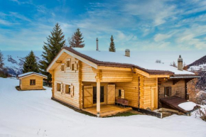 Rustic Chalet sleeps 15-16 Fireplace 2 Parking